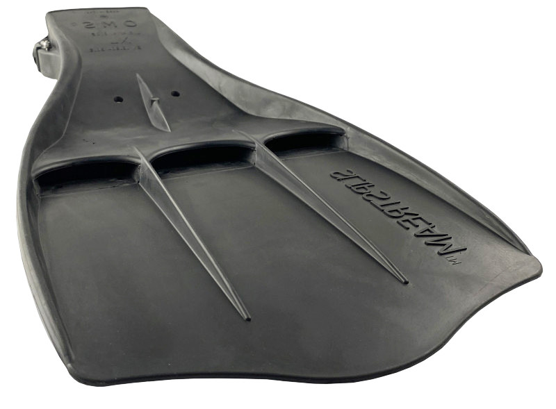 Благодаря специальной конструкции лопасти с ребрами жесткости, ласты совершают сильный гребок как одной, так и другой стороной.