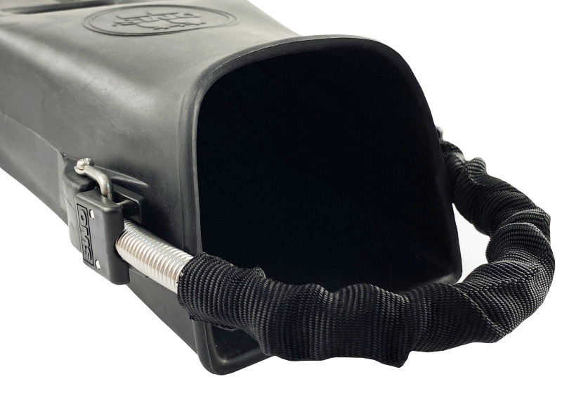 Оснащены надежными пружинными ремешками из нержавеющей стали, пружина заключена в нейлоновый чехол, который предотвращает попадания линя катушки и других предметов между витками.