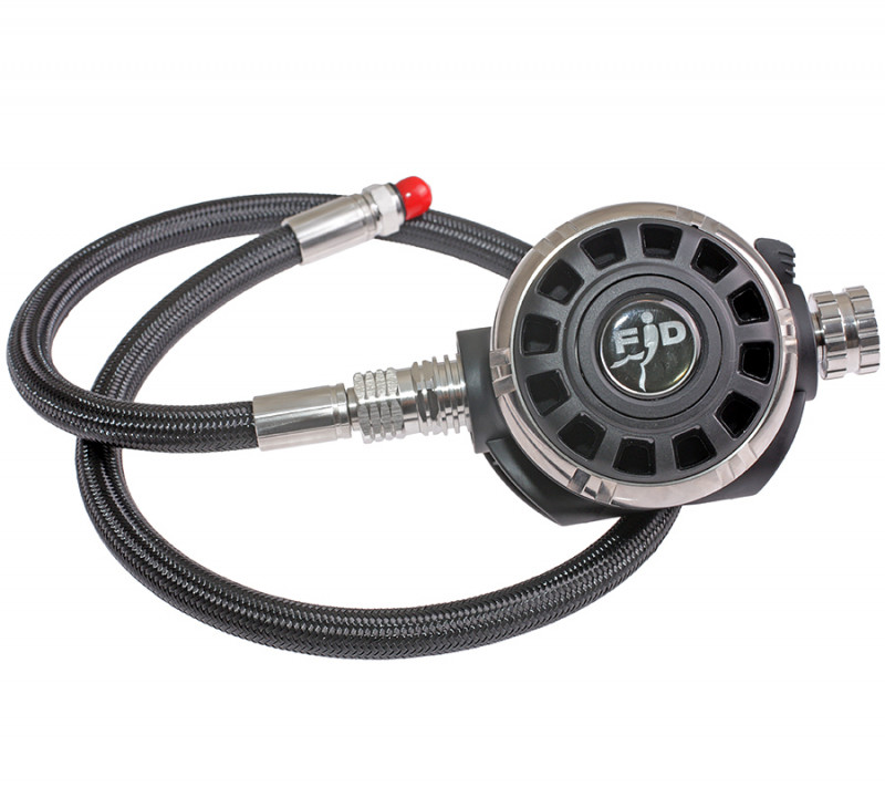 Сбалансированная холодноводная вторая ступень «D4» с плетеным шлангом прекрасно дополняет первую ступень.