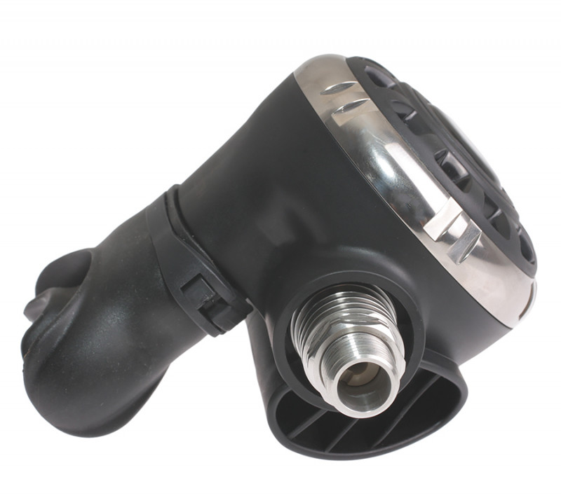 Стандартный порт 9/16 совместим с большинством современных шлангов низкого давления.