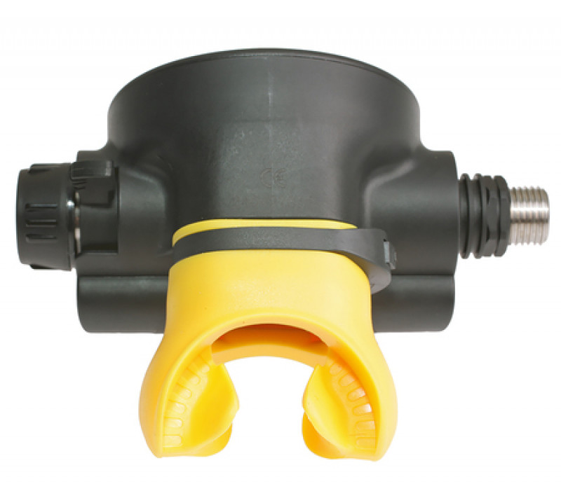 Анатомический ярко-желтый загубник без небной перемычки сделан из долговечного термопластичного полиуретана. Крепится к корпусу многоразовым хомутом.