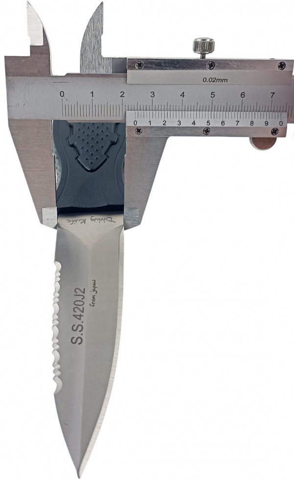 Максимальная ширина лезвия - примерно 2.4см.