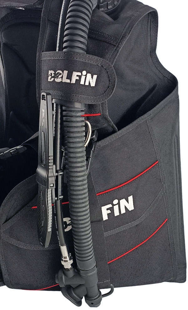 Нож можно закрепить на шланге жилета компенсатора с помощью скобы-адаптера (входит в комплект).