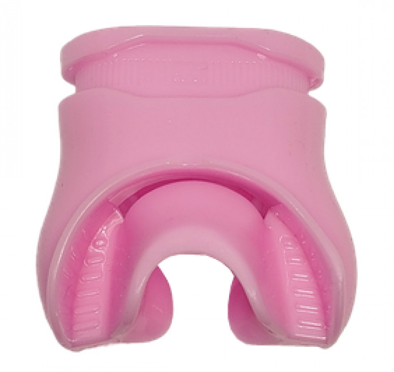 Перемычка, соединяющая две стороны загубника, для повышения комфорта и безопасности, особенно при аварийном засовывании его в рот напарника.