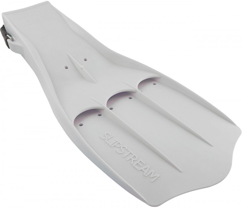 Благодаря специальной конструкции лопасти с ребрами жесткости, ласты совершают сильный гребок как одной, так и другой стороной.