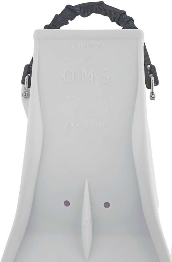 Подошва умеренной жесткости защищает стопу от контакта с камнями.