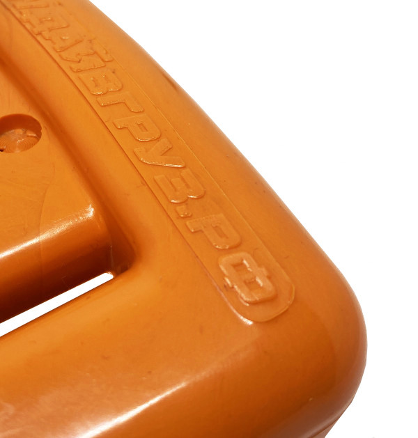 Пластиковое покрытие защищает плитку бассейна, когда Вам нужно сбросить пояс, что пригодится на тренировке.