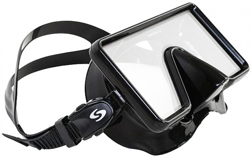 Силиконовый обтюратор прикреплен непосредственно на закаленное стекло для лучшего обзора и уменьшения веса.