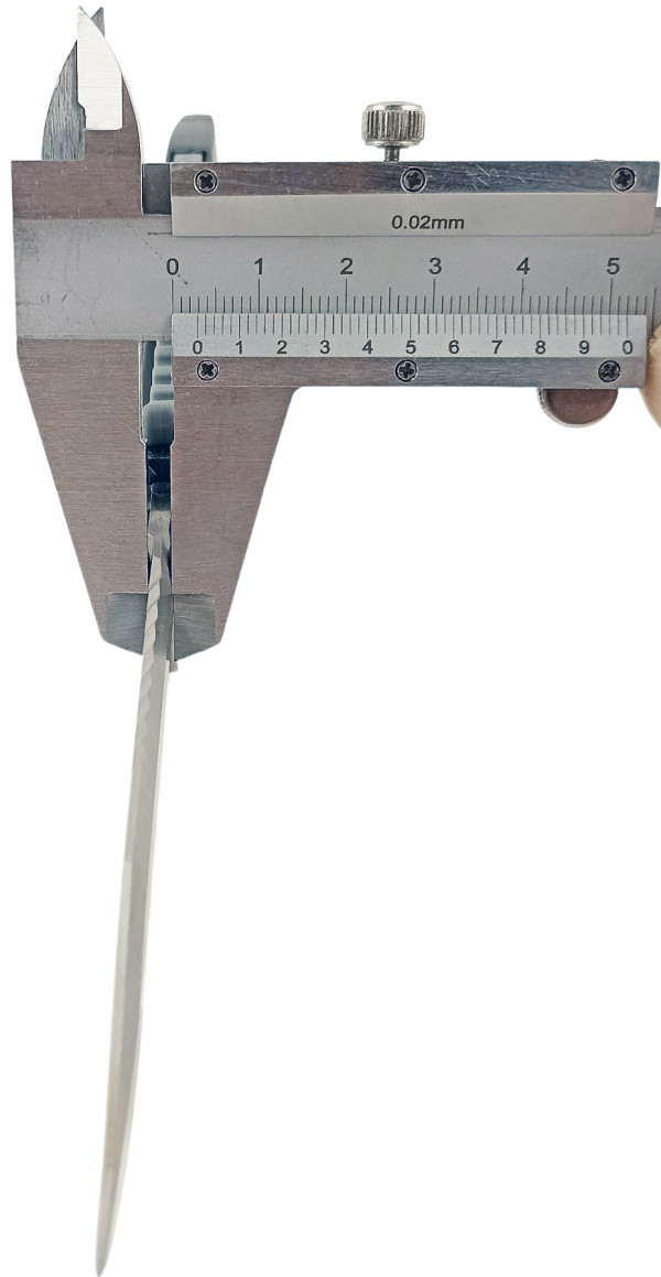 Максимальная толщина лезвия - чуть меньше 3мм.