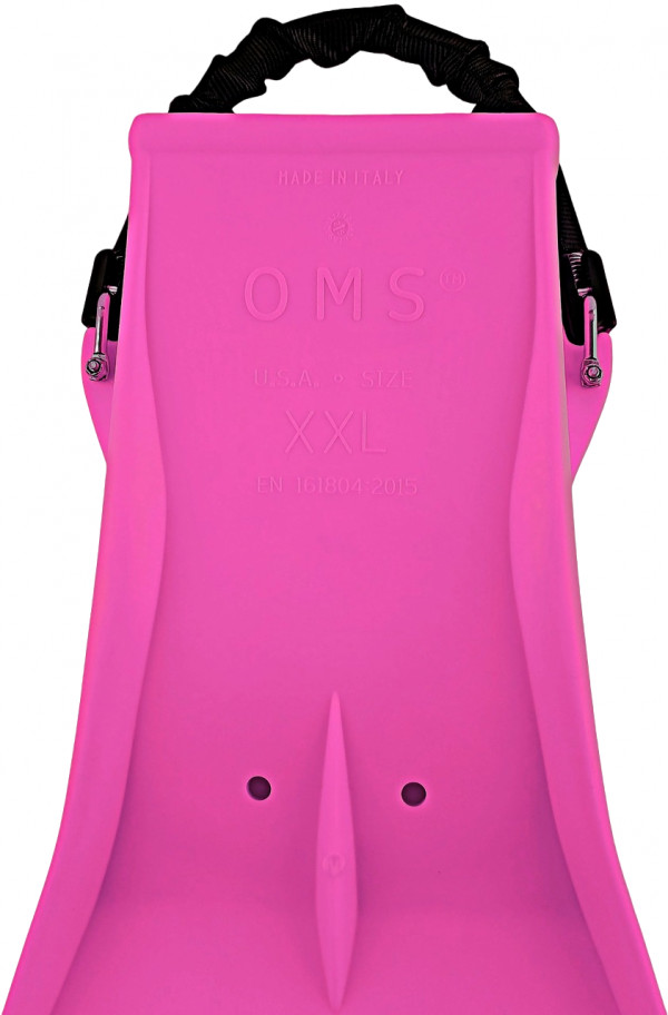 Подошва умеренной жесткости защищает стопу от контакта с камнями.