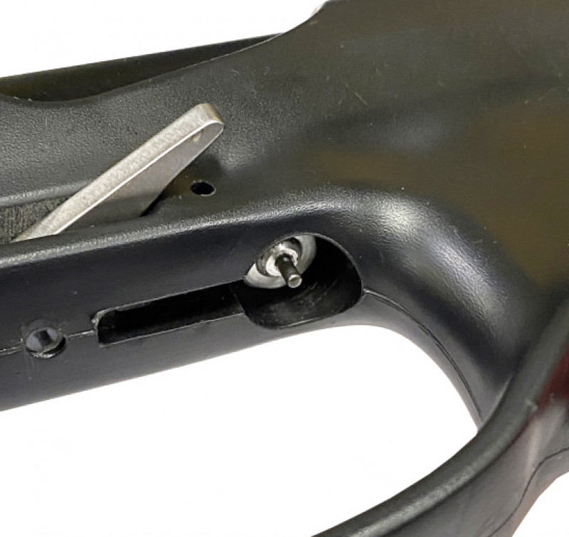 Устанавливается в спусковой обойме ружья и передает усилие со спускового крючка на внутренний спусковой механизм, приводящее к выстрелу.