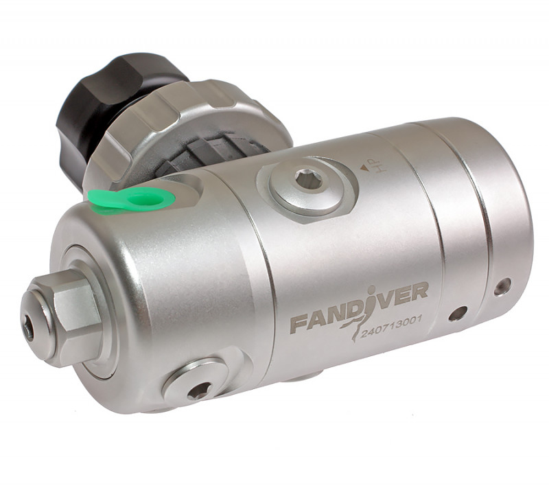 Одними из главных приемуществ можно назвать стабильную работу при низких температурах и высоком давлении, коррозионностойкие материалы и продуманная конструкция, защиту от обмерзания и загрязнений благодаря инновационной сухой камере.