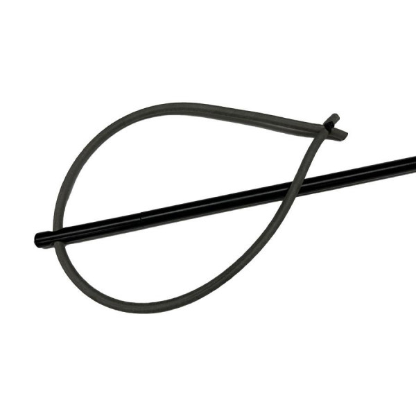 Увидев рыбу, натяните петлю резинового шнура вдоль ствола по направлению к наконечнику. Удерживайте шнур в натянутом состоянии до прицеливания, отпустите петлю в нужный момент, резиновая тяга сократится и толкнет пику вперед.