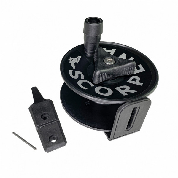 Для равномерной укладки линя в конструкции предусмотрена направляющая. Тормозная система позволяет без лишних усилий заблокировать барабан или быстро поменять на требуемый уровень сопротивления.