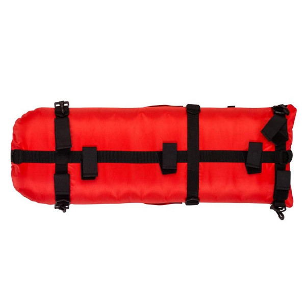 Яркий цвет гарантирует хорошую заметность на расстоянии. Изготовлен из износостойких материалов, устойчивых к УФ‑излучению и соленой воде.Укреплен перпендикулярно тремя рядами тесьмы 3см и одним рядом продольно. Шесть ремней на «липучках» расположены на дне плотика - ими можно прикрепить до трех ружей.