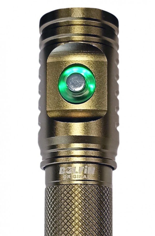 Кнопка включения-выключения с подсветкой, цветом показывающей уровень заряда. Выключение при длительном зажатии кнопки. Переключение режимов (100%, 75% и 50%) по кругу из положения «ВКЛЮЧЕН». Функция памяти - при повторном включении запускается режим, на котором его выключили.