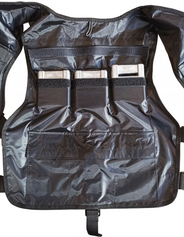 На спине жилета расположены 6 карманов под грузы вместимостью до 2кг.