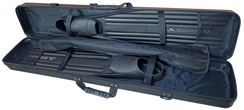 Представьте себе, в бокс помещаются ласты длинной аж до 115см.