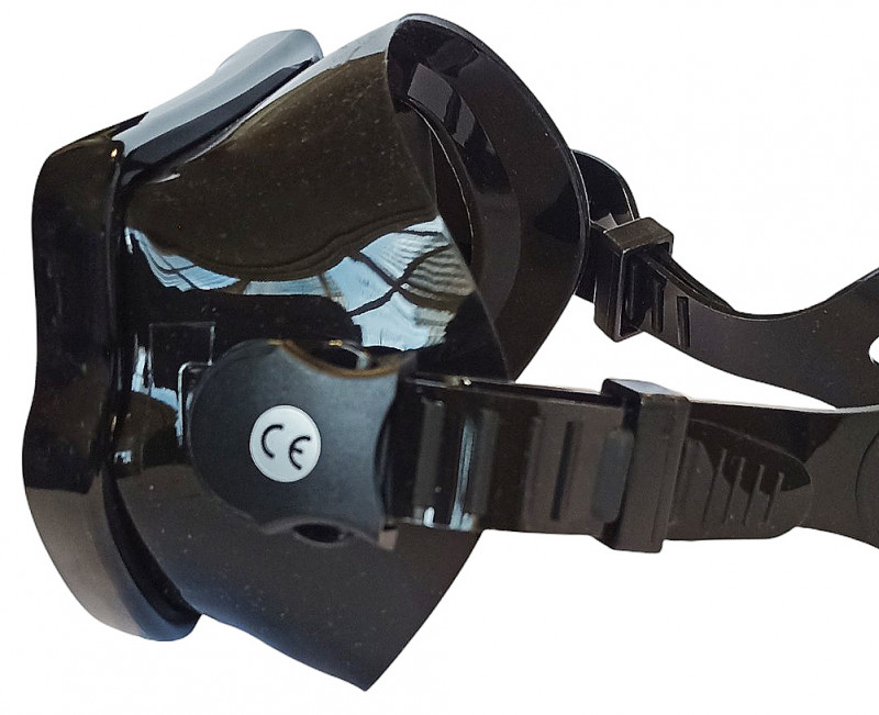 Низкопрофильные пряжки ремня маски, просто и быстро регулируются для оптимального прилегания.