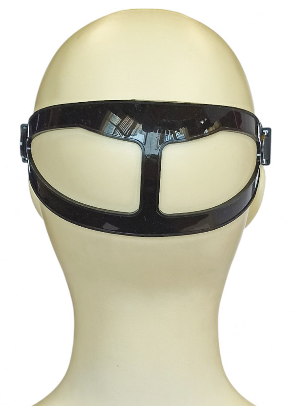 Раздвоенный ремешок удобно держится на голове.