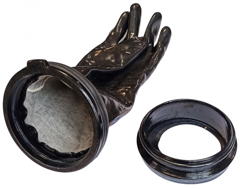 Кольца печатаются из высококачественного всепогодного пластика на профессиональном 3D принтере, благодаря чему достигается легкость при застегивании перчаток на себе.