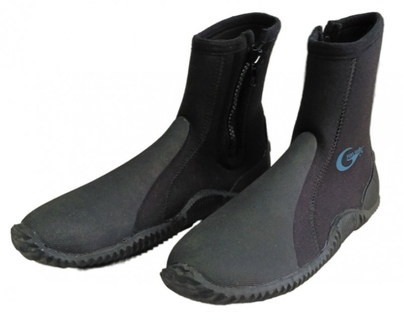 Бывшие в употреблении боты 5мм YON SUB X5. Состояние хорошее. Предназначены для защиты ног аквалангиста от холодной воды и порезов, сохраняя при этом хорошую подвижность стопы.