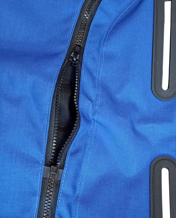 Внешняя оболочка крыла изготовлена из качественного нейлона и служит надежным защитным кожухом, молния, обеспечивает комфортный доступ к внутренней камере.