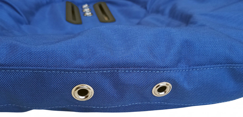 Крыло оснащено двумя нижними дренажными люверсами для стока попавшей под оболочку воды.