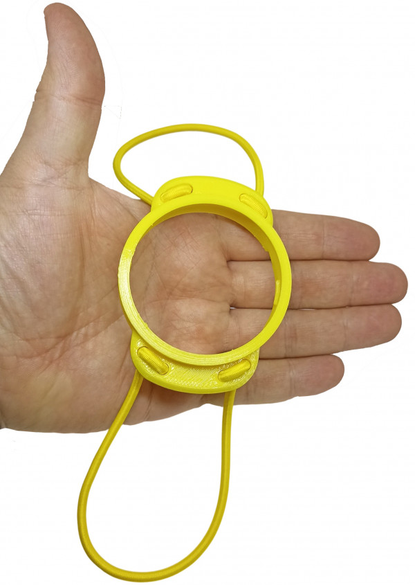 Внутренний диаметр держателя - примерно 6.3см.