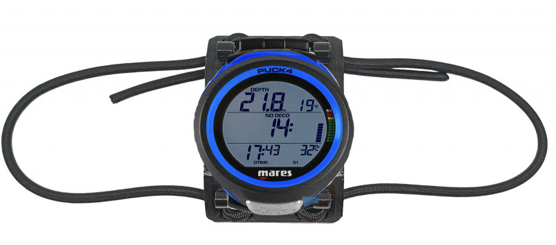 Держатель с резинками - удобная, надежная и правильная замена штатному ремешку прибора. Позволяет быстро снимать и надевать прибор независимо от толщины костюма и мобильности ваших пальцев в перчатках.