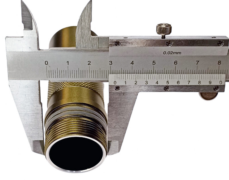 Стандартная резьба - 32мм для накручивания крышки батарейного отсека.
