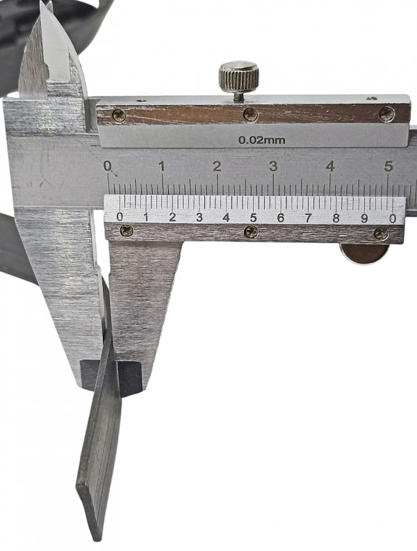 Толщины резинового ремешка - около 2мм.