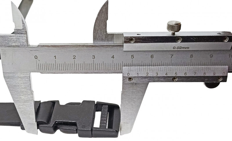 Длина пряжки - около 4.8см.