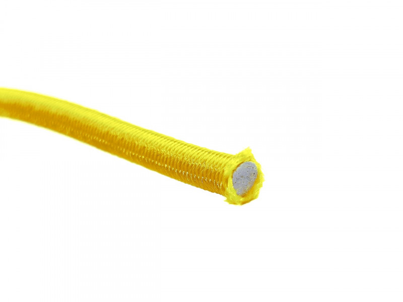 В наборе две резинки примерно по 50 сантиметров каждая. Внутри такой резинки находится пучок латексных жгутов, снаружи - прочная нейлоновая оплетка, позволяющая при этом резиновым жгутам хорошо тянуться.