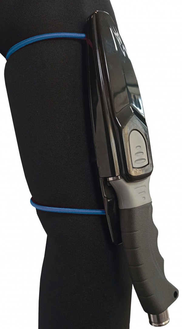 Ремешки-резинки обладают хорошей эластичностью, благодаря этому, они проще снимаются и надеваются, а также легко двигаются по руке или ноге ныряльщика.