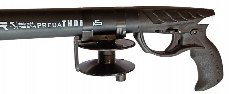 Катушка легко крепится на любые подводные ружья непосредственно к ресиверу при помощи хомутов или изоленты.