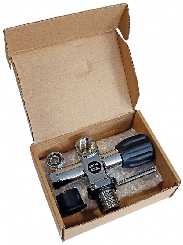 В комплекте: вентиль; уплотнительный О-ринг; шток безопасности забора воздуха; колпачок для защиты резьбы; «YOKE»-адаптер (вкрутка); заглушка отверстия под манифолд. Поставляется в аккуратной картонной коробке от производителя размером 15х11х5см.