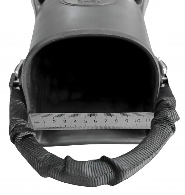 Ширина калоши по основанию размера XXL - около 11.5см.