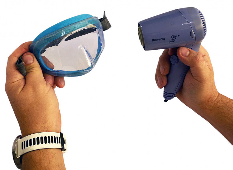 Если после прижатия к лицу остаются щели по углам маски, берем горячий фен, греем корпус и теплую маску прижимаем к лицу. Постепенно маска должна занять форму, подходящую под лицо владельца.