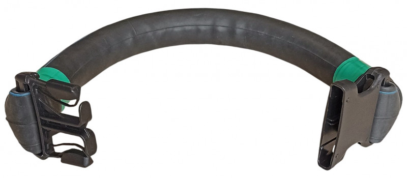 Внутри мелкая дробь, заключенная в достаточно прочную резиновую оболочку.