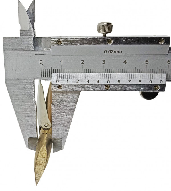 Максимальный диаметр головы - 8мм.