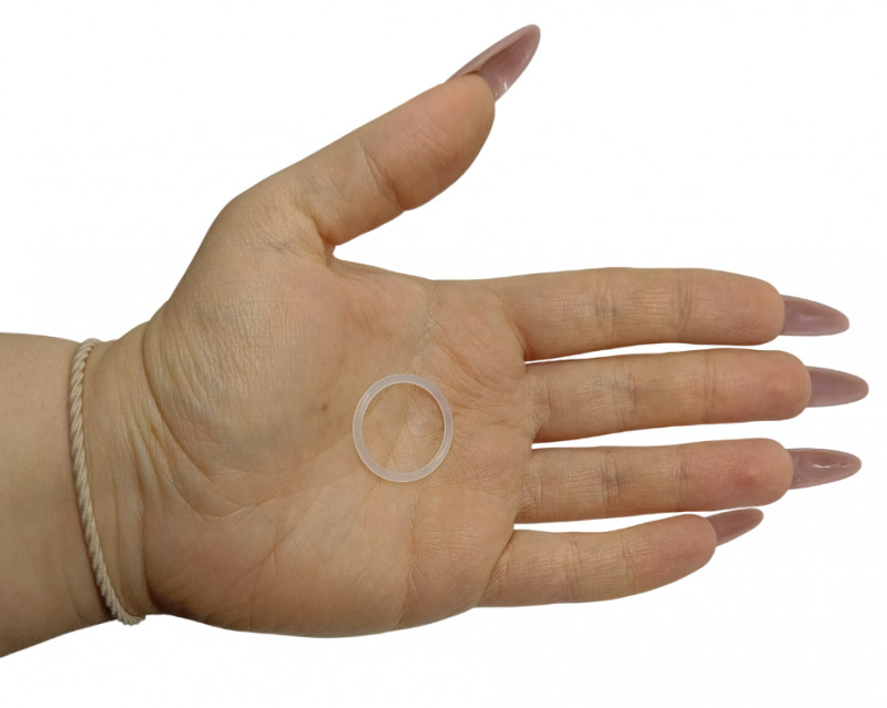 Главными преимуществами считается: эластичность, устойчивость к воде и химическая стойкость, долговечность. При закручитвании корпуса фонаря всегда стоит смазать подобные о-ринги, ближайшая смаза - ваша слюна.