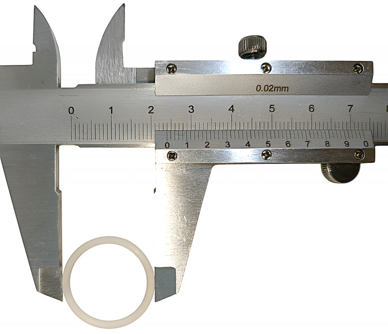 Внешний диаметр - примерно 2.4см. Внутренний диаметр - около 2см.