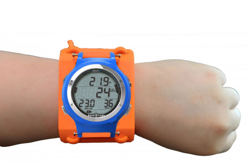 Держатель с резинками AQUALUNG «I200C» - удобная, надежная и правильная замена штатному ремешку прибора в дайвинге.