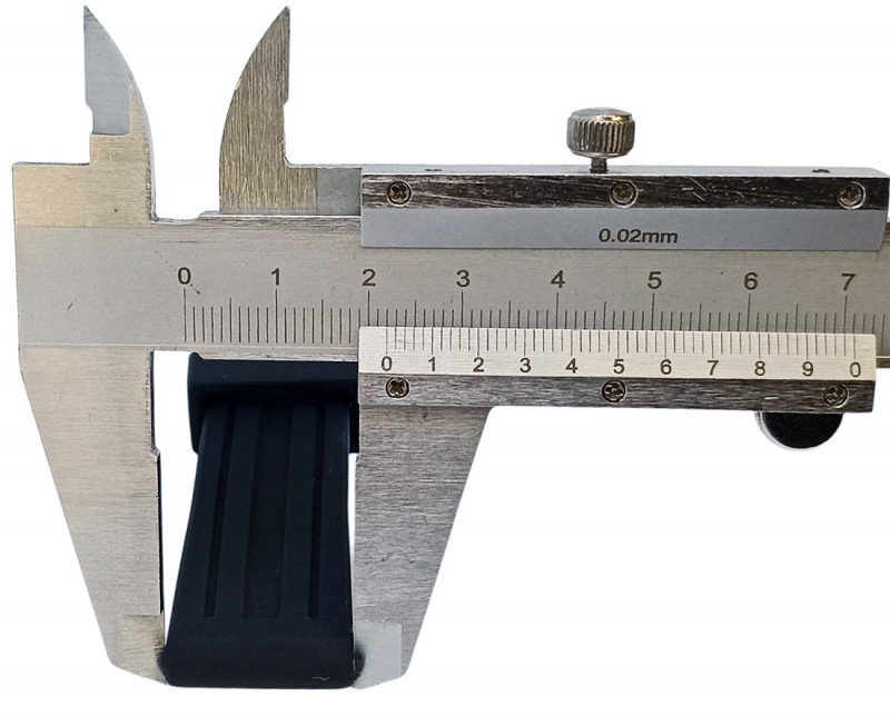 Ширина ремешка, входящего в ушки прибора - 2.2см.