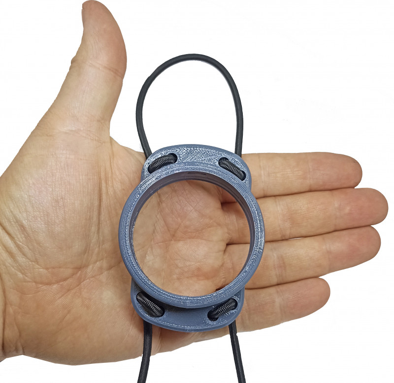 Внутренний диаметр держателя - около 5см.