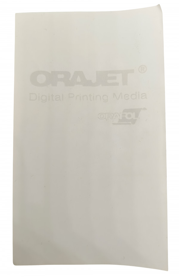 Обратная сторона наклейки - клейкий слой с улучшенной адгезией позволяет легко и надежно зафиксировать стикер на любой гладкой поверхности без пузырей и отслоений.