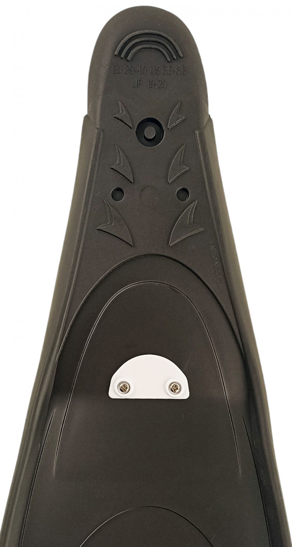 Крепеж легко устанавливается при помощи крестовой отвертки.