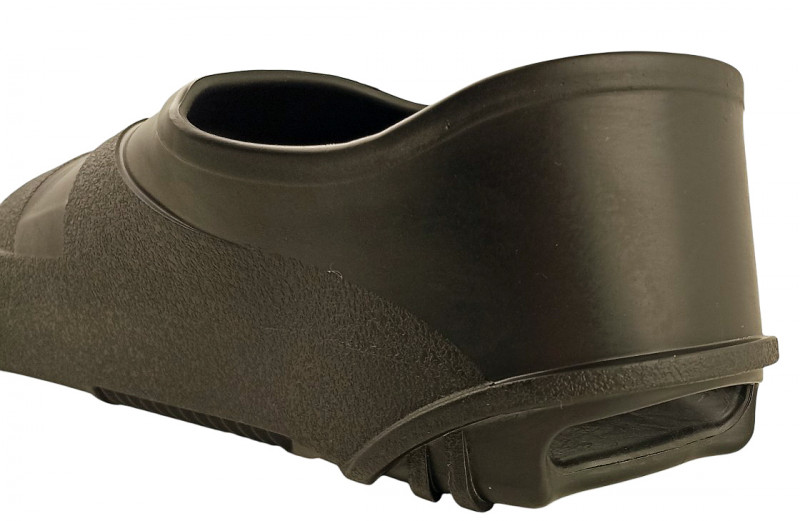 Вырез в пяточной части делает более эластичным задник колоши и существенно упрощает процесс надевания ласты на ногу.