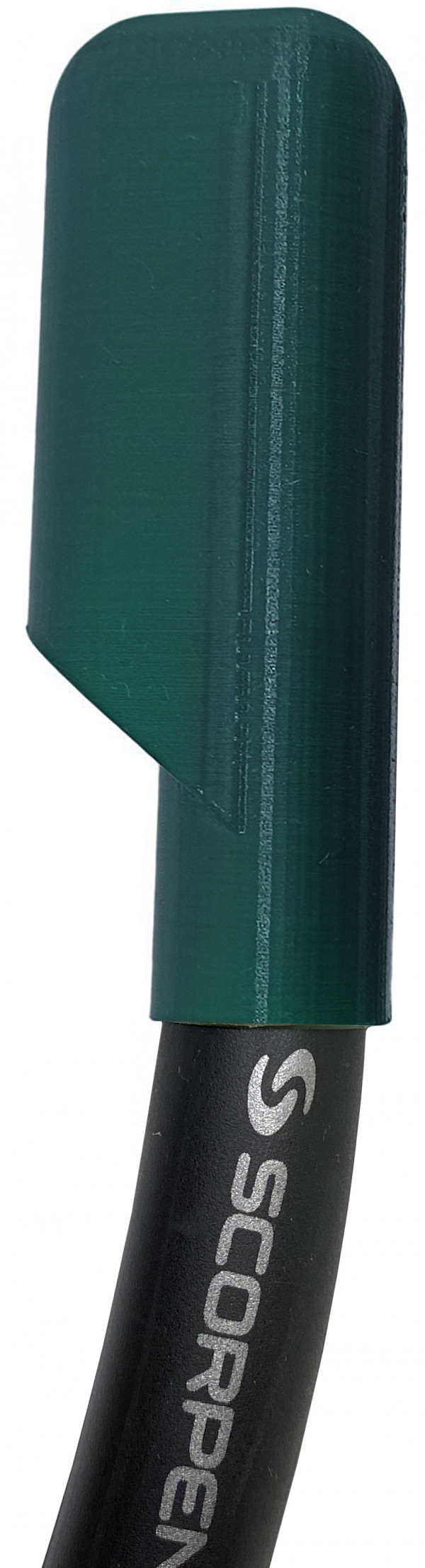 В момент погружения оставшийся воздух в клапане препятствует попаданию воды в трубку.